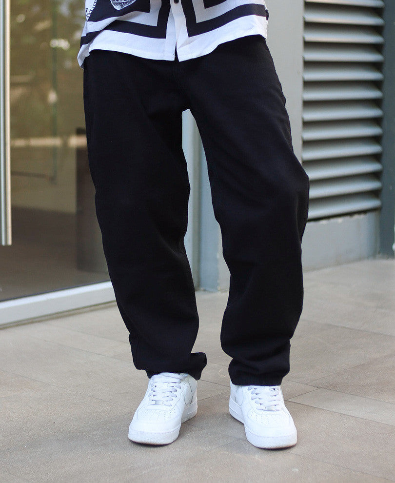 Black Solid Washed Baggy Fit Denim Jeans.