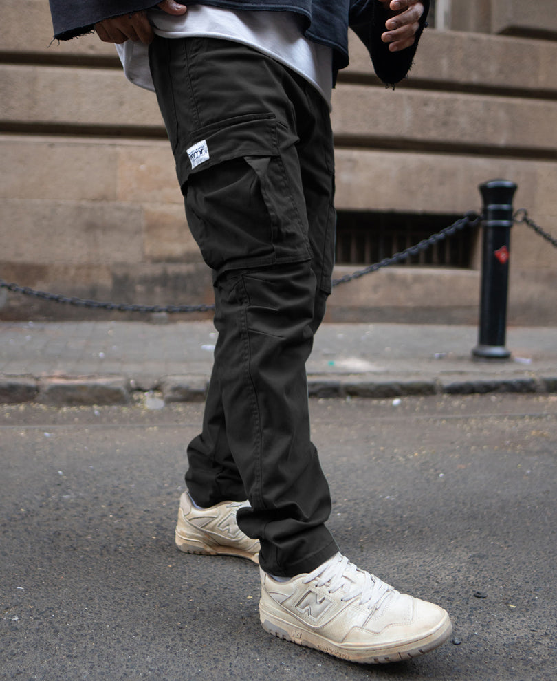 Black Regular Fit Cargo Pant With Multiple Pocket.