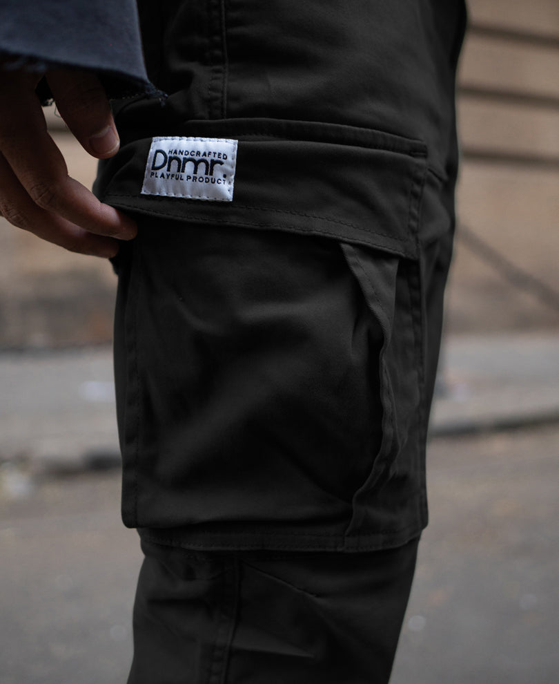 Black Regular Fit Cargo Pant With Multiple Pocket.