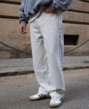 Cream Baggy Jeans.