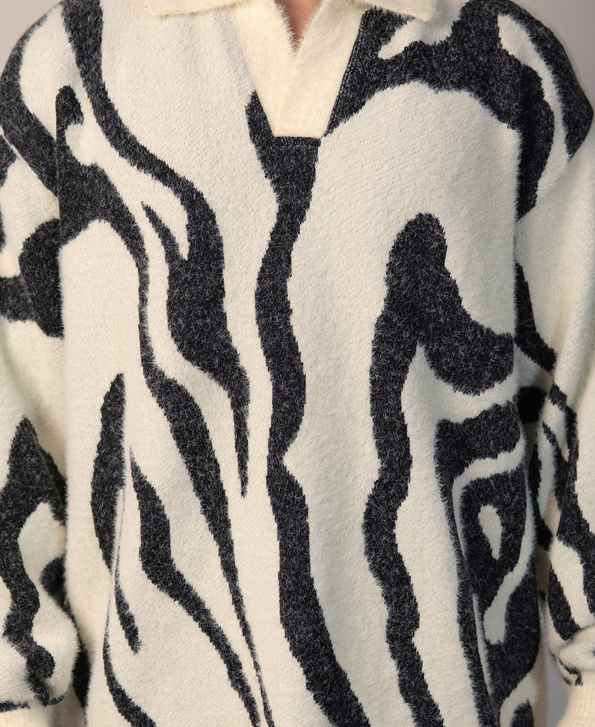 Black & Off-White Abstract Sweater