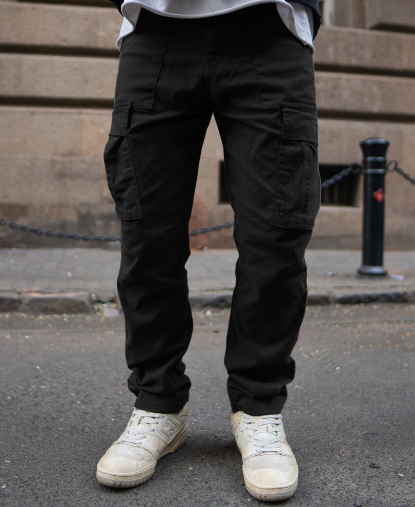 Black Regular Fit Cargo Pant With Multiple Pocket.