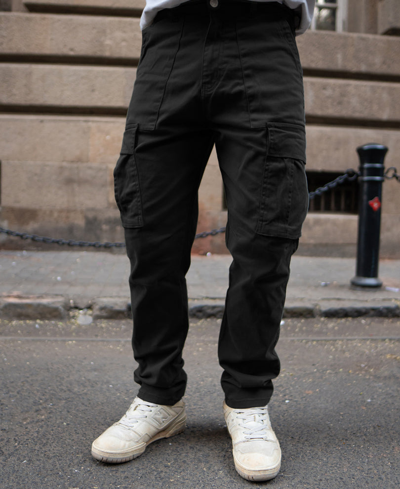 Black Regular Fit Cargo Pant With Multiple Pocket.